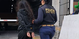 Capturan a una mujer por presuntos casos de estafa. Foto La Hora: PNC