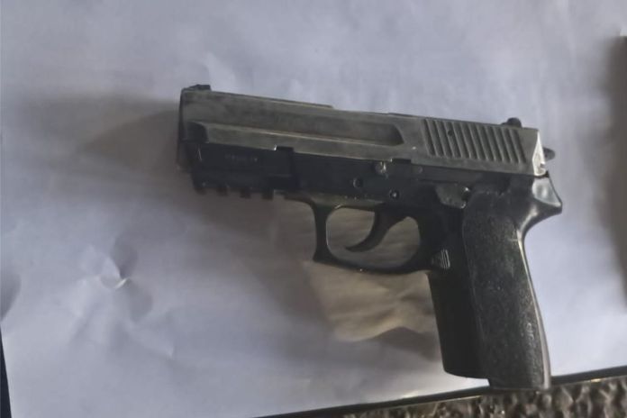 Presuntos robacarros capturados. Foto La Hora: PNC.