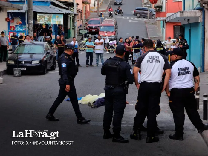 Ataque armado del 7 de noviembre Cifras de homicidios en noviembre: Hecho armado ocurrido el 7 de ese mes en zona 11. Foto La Hora: Bomberos Voluntarios