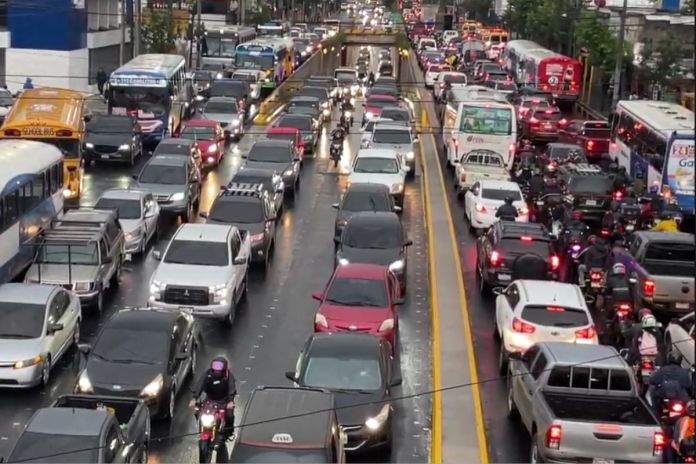 Archivo de aumento de trÃ¡fico en la zona 6 capitalina. Foto La Hora: Jose Orozco
