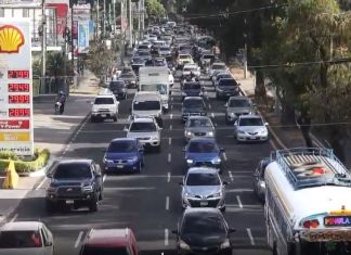 Archivo de aumento de tránsito en la ciudad. Foto La Hora: Edgar Ríos