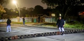 Sydney (Australia), 14/12/2025.- A police crime scene is established at a home of a suspect in the suburb of Bonnyrigg, following a shooting incident at Bondi Beach, in Sydney, New South Wales (NSW), Australia, 14 December 2025. NSW Police confirmed at least ten deaths, including one alleged shooter, following the incident at Bondi Beach. Eleven others were injured, including two police officers. Authorities said the second alleged shooter remains in critical condition and is in custody. EFE/EPA/JEREMY PIPER AUSTRALIA AND NEW ZEALAND OUT