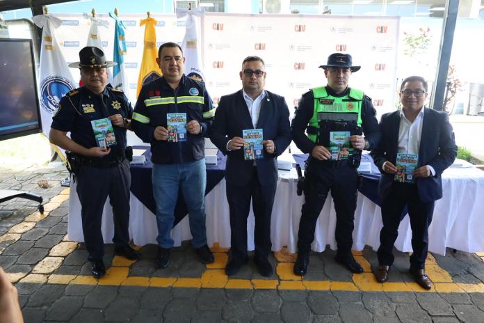 Autoridades Plan Operativo de Fiestas de Fin de Año “Viaja Seguro y Llega a Tu Destino”. Foto La Hora: CIV.