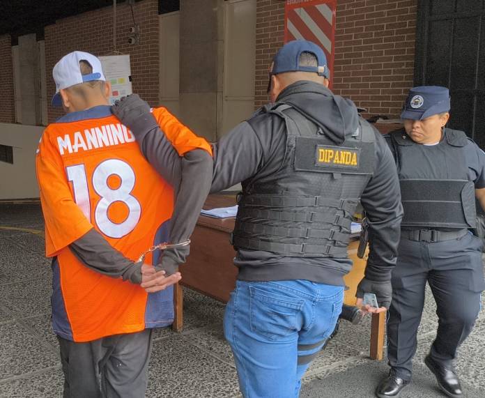 B18 Desbaratan supuestas guaridas del Barrio 18 en San Pedro Ayampuc. Foto La Hora: PNC.