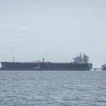 Fotografía de archivo de un barco petrolero frente a la refinería Bajo Grande, en el estado de Zulia (Venezuela). Foto: La Hora/ EFE/ Henry Chirinos