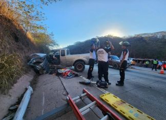 En el lugar de la colisión vehicular quedó una persona fallecida, según reportaron los Bomberos Voluntarios. Foto La Hora: BV