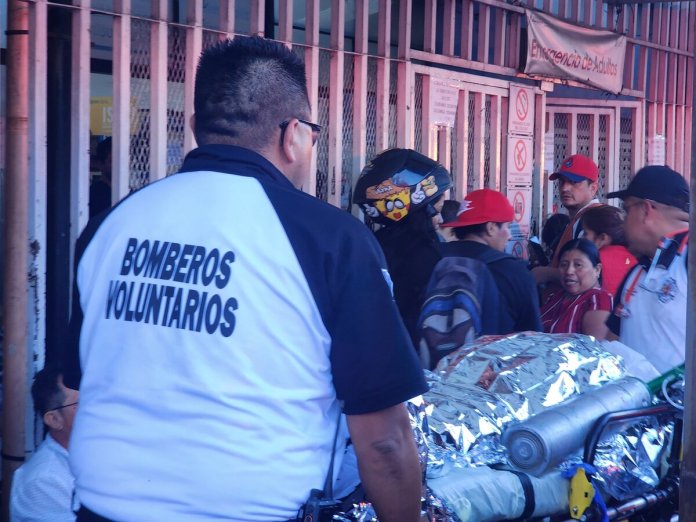 CVB atendió a una mujer de aproximadamente 60 años sufrió un accidente al transportarse en una bicicleta. Foto La Hora: Bomberos Voluntarios.