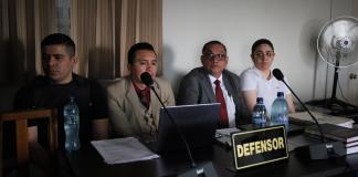 María Fernanada Bonilla y su exguardaespaldas José Luis Marroquín junto a su defensa. Foto La Hora: Daniel Ramírez.