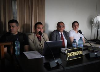 María Fernanada Bonilla y su exguardaespaldas José Luis Marroquín junto a su defensa. Foto La Hora: Daniel Ramírez.