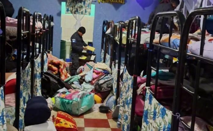 Las fuerzas de seguridad efectuaron las requisas de forma sorpresiva y simultánea. Foto La Hora: captura de pantalla