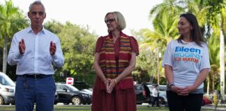 Candidata a la alcaldía de Miami, Eileen Higgins, durante campaña electoral. Foto la Hora: Eileen Higgins