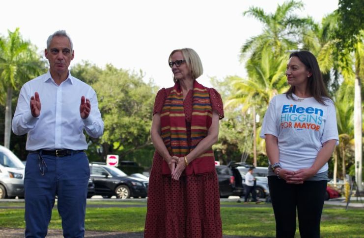 Candidata a la alcaldía de Miami, Eileen Higgins, durante campaña electoral. Foto la Hora: Eileen Higgins