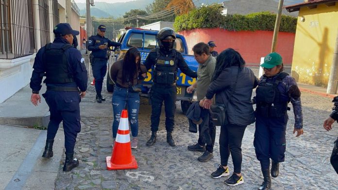 PNC captura a tres presuntos responsables de robos en Antigua Guatemala Foto: PNC