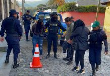 PNC captura a tres presuntos responsables de robos en Antigua Guatemala Foto: PNC