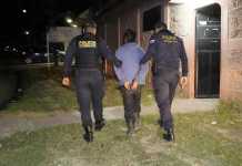 PNC captura en San Pedro Pínula, Jalapa, a un hombre de 56 años por la presunta muerte de su hijo de 31 años.