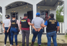 Ligan a proceso a pareja en Petén señalados de tráfico ilegal de migrantes Capturados por tráfico ilegal de migrantes en Petén. Foto La Hora: Ministerio Público