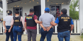 Capturados por tráfico ilegal de migrantes en Petén. Foto La Hora: Ministerio Público