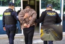 Presunto miembro de "Los Quichelenses" capturado tras ingresar a una farmacia en la zona 1 de San Marcos. Foto La Hora: PNC