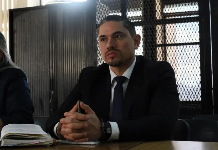 Carlos Garica Rubio Carlos García Rubio, ex tercer viceministro de Prevención de Gobernación, ante el Tribunal Cuarto de Sentencia Penal este 10 de diciembre. Foto La Hora: Daniel Ramírez.