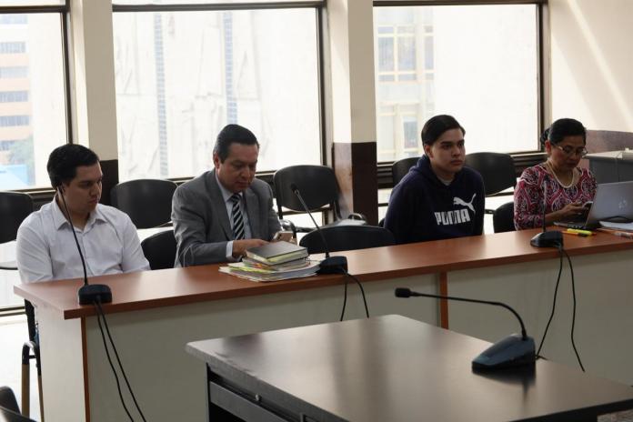 los jóvenes Andrés Eduardo Cano y Roberto Rafael Padilla, acusados por los delitos de disparos sin causa justificada y transporte ilegal de arma de fuego. Ambos enfrentan además una acusación por homicidio en grado de tentativa,