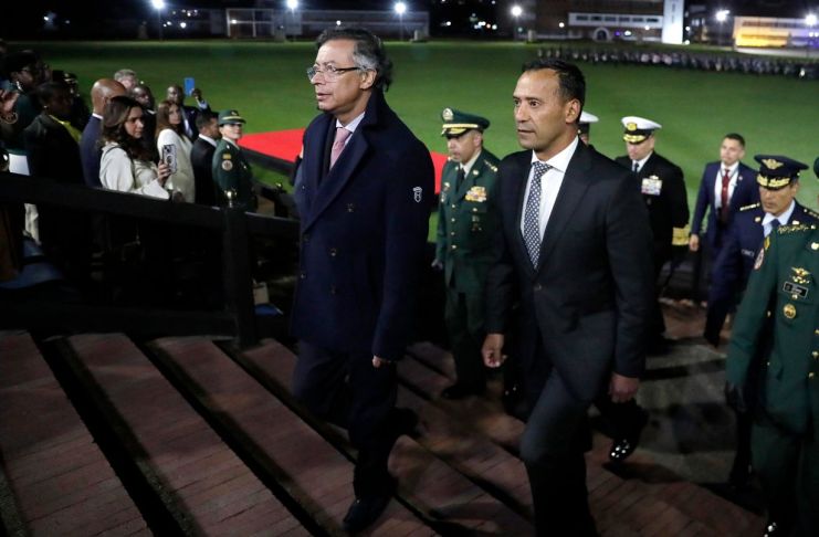 El Gobierno colombiano anunció un aumento sin precedentes del 23,7 % del salario mínimo, que fue fijado para 2026. Foto La Hora: EFE