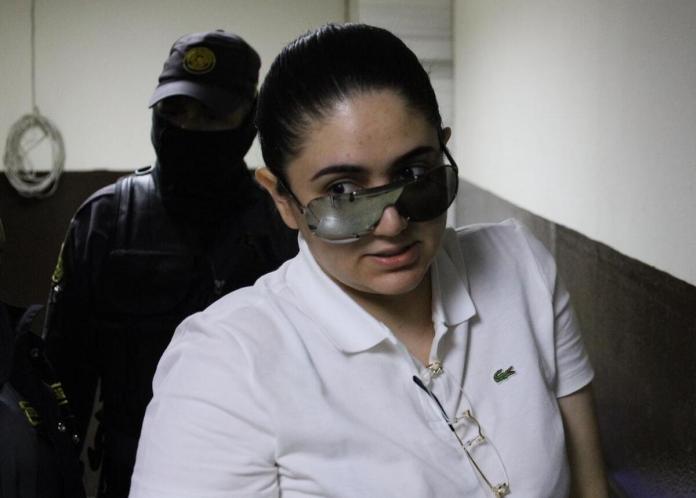 Con menos lujo, así llegó María Fernanda Bonilla a la audiencia por el caso Melisa Palacios