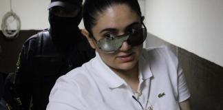 Con menos lujo, así llegó María Fernanda Bonilla a la audiencia por el caso Melisa Palacios