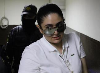 Con menos lujo, así llegó María Fernanda Bonilla a la audiencia por el caso Melisa Palacios