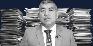 Los números que retratan el giro de la FECI tras la llegada de Rafael Curruchiche a su cabeza. Predominan las desestimaciones, cierres de casos y absoluciones. Diseño La Hora: Alejandro Ramírez.