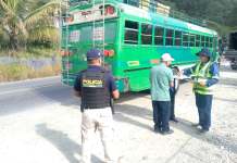 DGT detecta dos tarjetas de operación con posibles indicios de falsificación Posibles indicios de falsificación durante un operativo en el km 123.5. Foto La Hora: DGT.