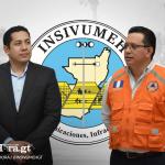 De izquierda a derecha, director del Insivumeh, Willson García, y el exdirector, Edwin Rojas. Foto La Hora