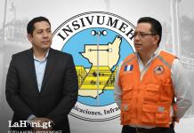 De izquierda a derecha, director del Insivumeh, Willson García, y el exdirector, Edwin Rojas. Foto La Hora