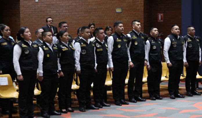 El grupo de diez investigadores concluyó su formación con una clausura en la Universidad Rafael Landívar. Foto La Hora: Ministerio de Gobernación