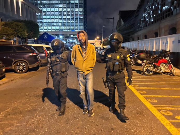 Detenido El capturado fue identificado como Jorge Alberto Bobadilla Henríquez, de 52 años. Foto La Hora: PNC.