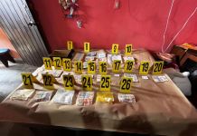 En el allanamiento efectuado por la PNC en la colonia Landívar, se incautó más de Q72 mil y droga. Foto La Hora: PNC