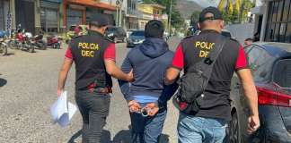 Capturado por efectuar disparos al aire con pistola ilegal. Foto La Hora: PNC.