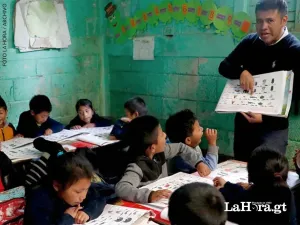 Gobierno oficializa salarios base para maestros del sector público para 2026