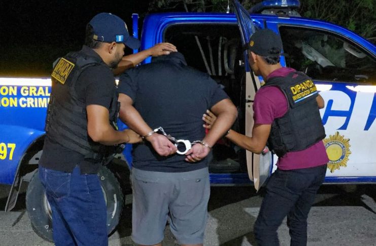 Según la PNC, el detenido es señalado de la comisión de siete delitos en El Salvador. Foto La Hora: PNC