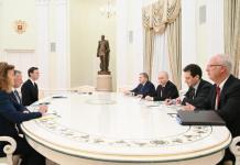 El Kremlin es sede de reunión entre Putin y Witkoff para negociar plan de paz en Ucrania Putin recibió a Witkoff y Kushner para hablar sobre el plan de paz del presidente estadounidense, Trump, para Ucrania. (Rusia, Ucrania, Moscú) Foto: La Hora/ EFE