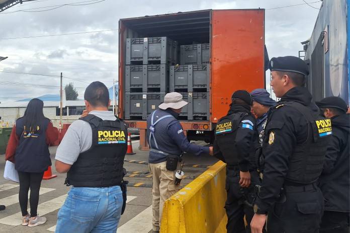 Encomieda Incautan paquetes de marihuana en furgón de empresa de paquetería en Chimaltenango. Foto La Hora: PNC.