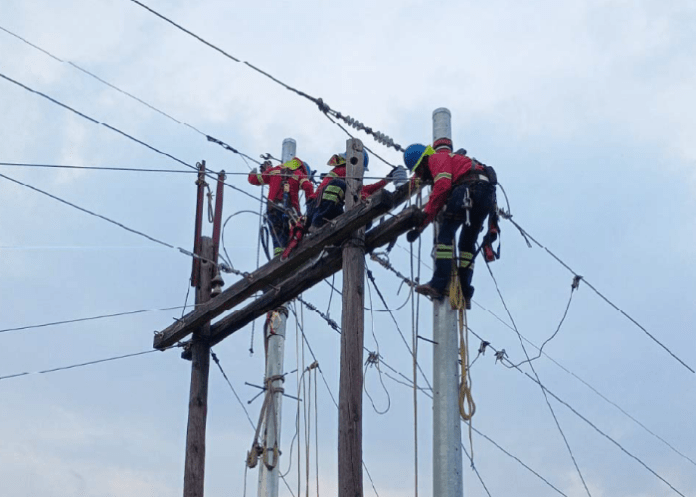 Energuate y electrificación en Santa Rosa. Foto La Hora: Energuate