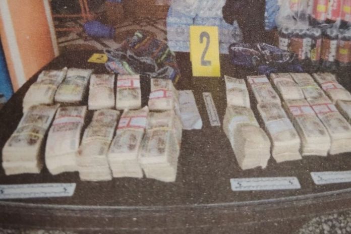 Extinción de dominio de casi Q2 millones Casi Q.2 Millones incautados en 2021 por la Fiscalía contra el Tráfico Ilícito de Migrantes. Foto La Hora: MP