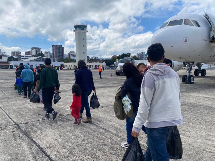 Migrantes retornados desde EE. UU.