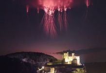 Extraño fenómeno atmosférico conocido como duende o espectro rojo. Foto La Hora: Nasa