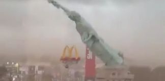 Réplica de la estatua de la libertad derribada por el viento en Brasil. Foto La Hora: Captura de Pantalla