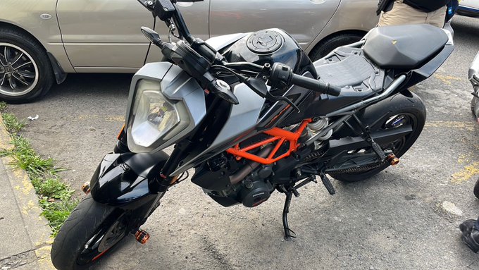 De momento la PNC no ha confirmado si esta motocicleta es la recuperada o en la que se movilizaban los capturados. Foto La Hora PNC