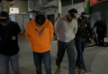 Dos terroristas de la Mara Salvatrucha (MS-13) fueron capturados tras exigir dinero por una moto robada un día antes. Foto La Hora: PNC