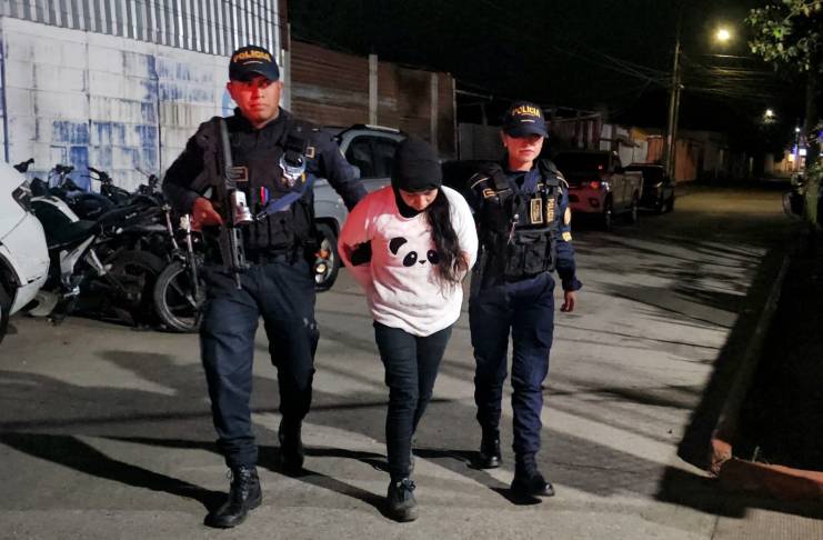 Policía Nacional Civil (PNC) informó sobre la captura de una mujer por la presunta comisión del delito de estafa y extorsión. Foto La Hora: PNC