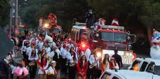 Desfile navideño de los Bomberos Voluntarios Guardianes de la Navidad. Foto La Hora: CBV