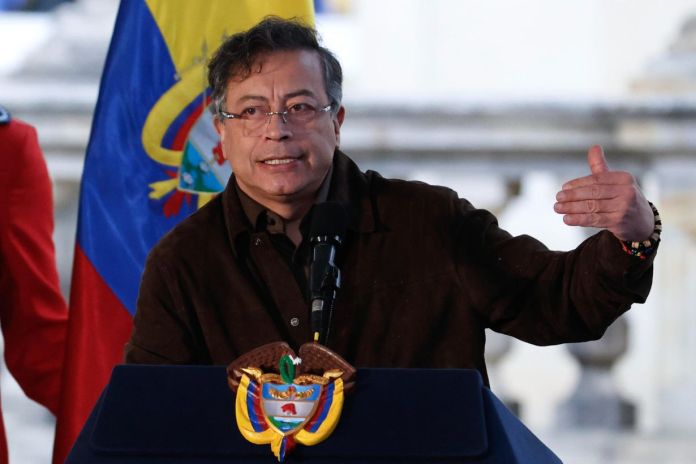 El gobernante de Colombia, Gustavo Petro, pidió a su homólogo de EE. UU. restablecer el espacio aéreo. Foto La Hora: EFE
